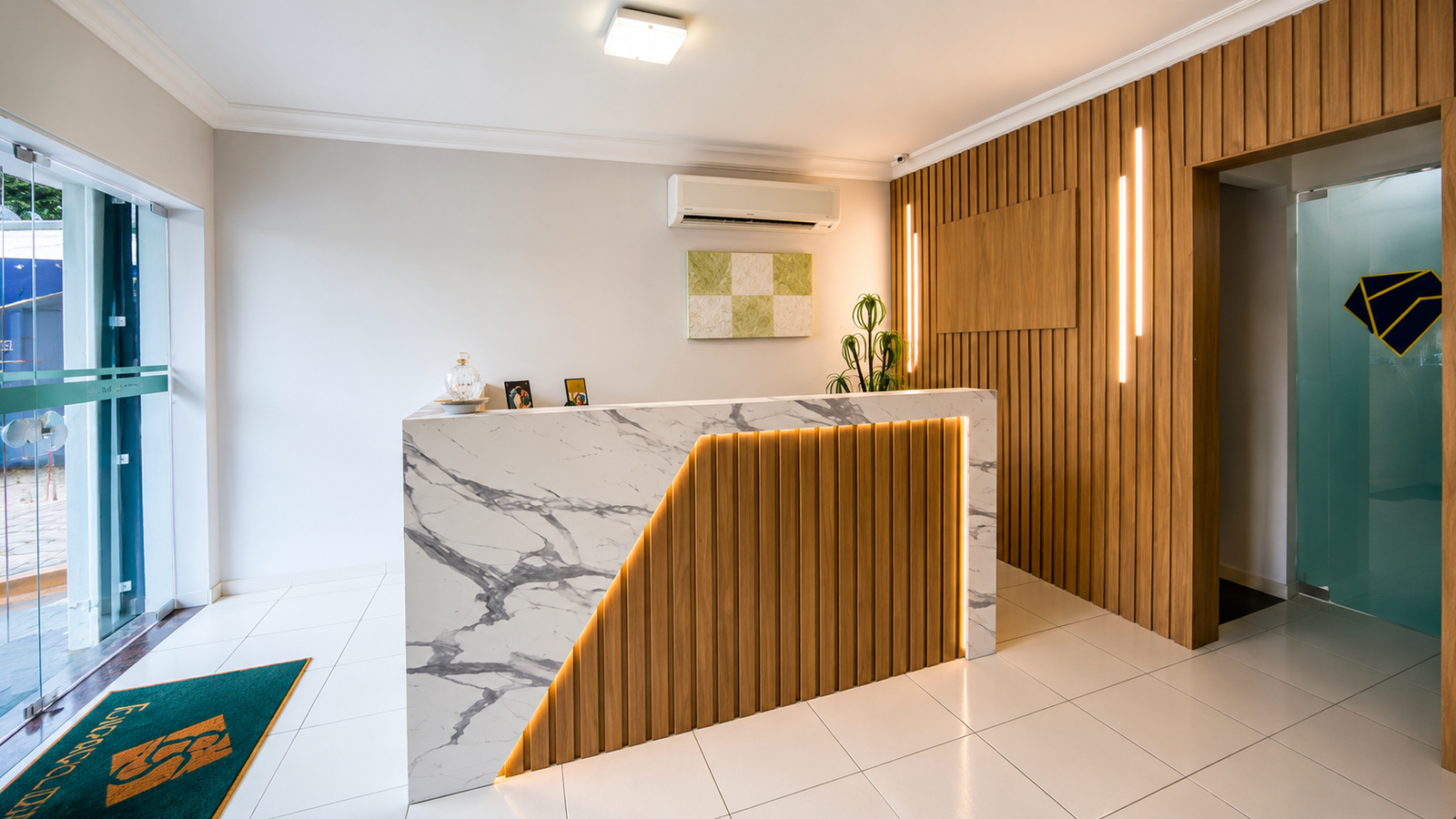 Recepção e consultório da clínica OdontoBoss em São José dos Campos